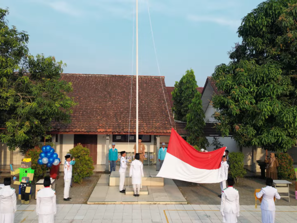 UPACARA BENDERA PERDANA & PEMBUKAAN MPLS TAHUN AJARAN 2026/2027 | Senin, 13 Juli 2026